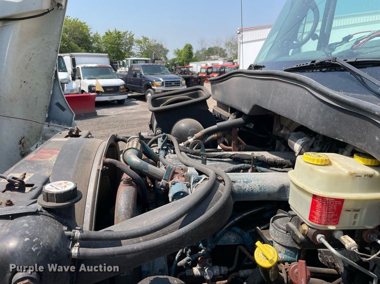 image for item DS8864 2006 International 4300  spreader truck