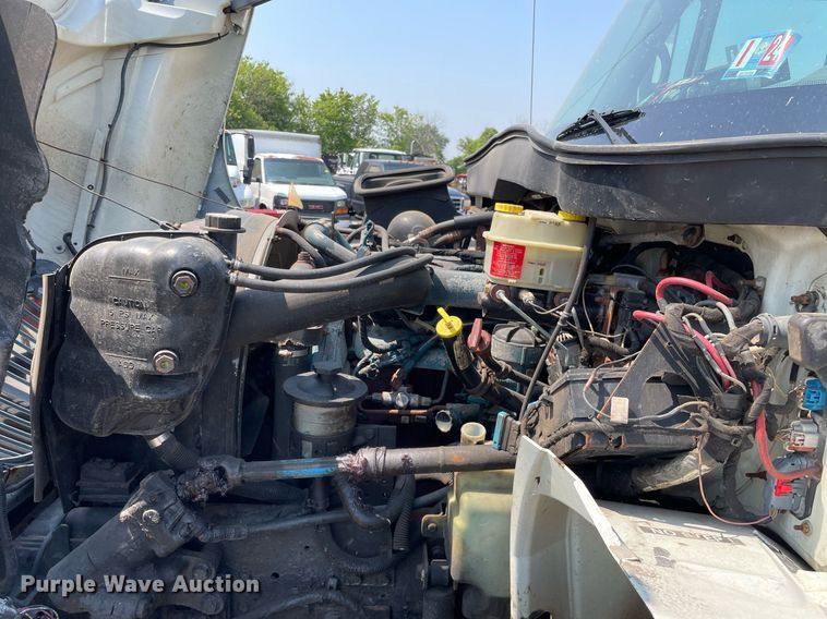 image for item DS8864 2006 International 4300  spreader truck