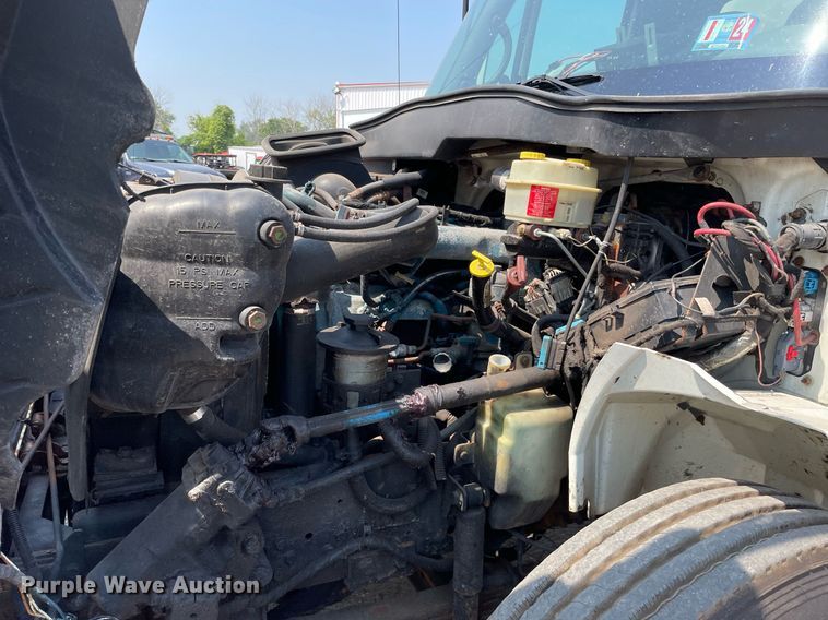 image for item DS8864 2006 International 4300  spreader truck