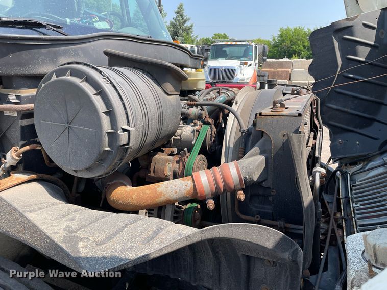 image for item DS8864 2006 International 4300  spreader truck