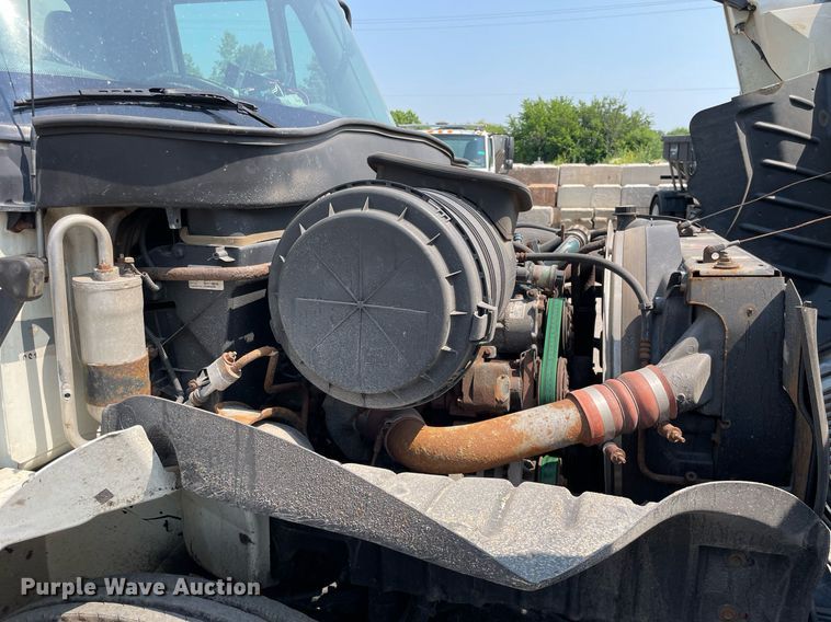 image for item DS8864 2006 International 4300  spreader truck