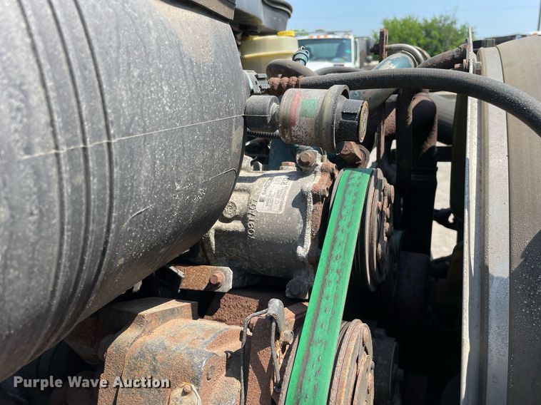 image for item DS8864 2006 International 4300  spreader truck