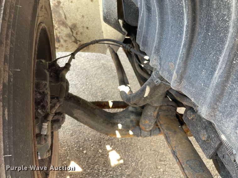 image for item DS8864 2006 International 4300  spreader truck