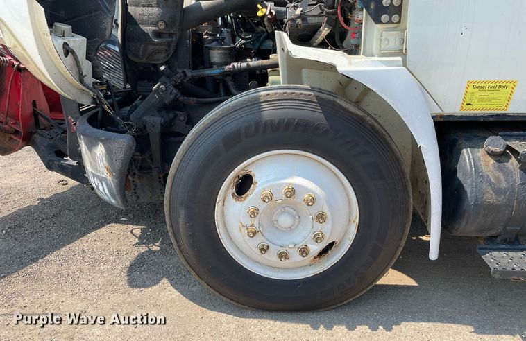 image for item DS8864 2006 International 4300  spreader truck