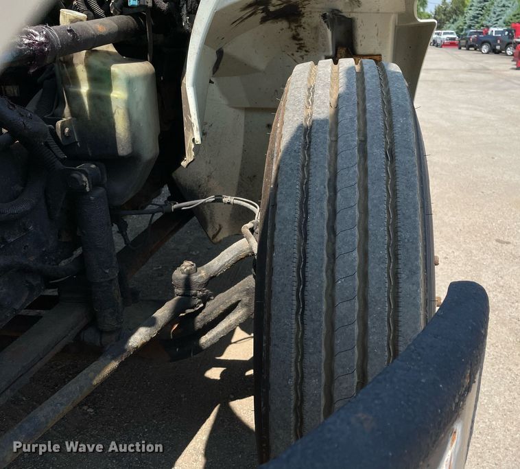 image for item DS8864 2006 International 4300  spreader truck