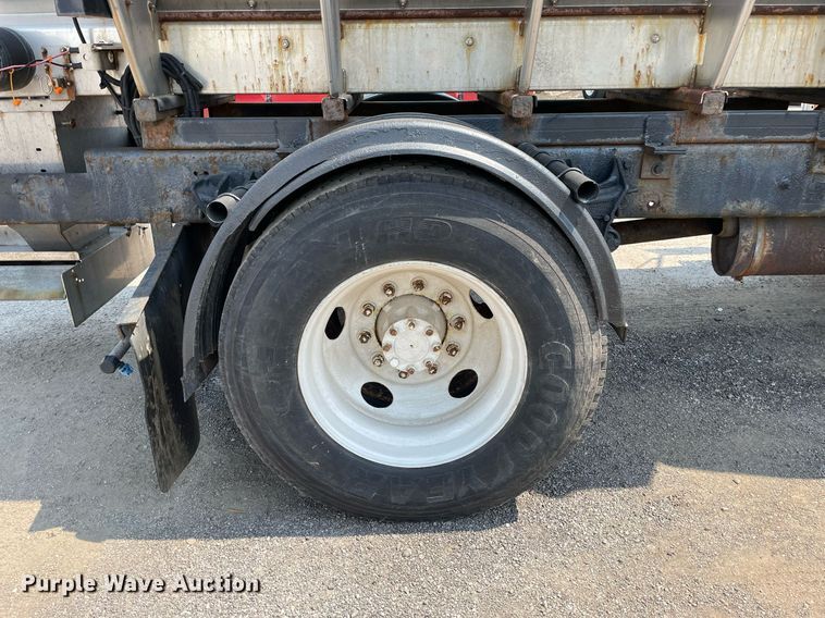 image for item DS8864 2006 International 4300  spreader truck