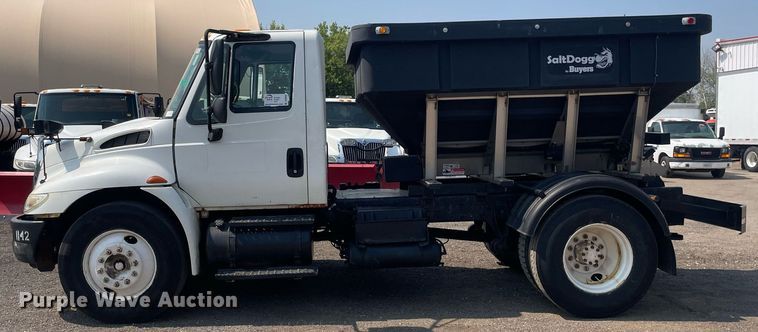image for item DS8865 2004 International 4300  spreader truck