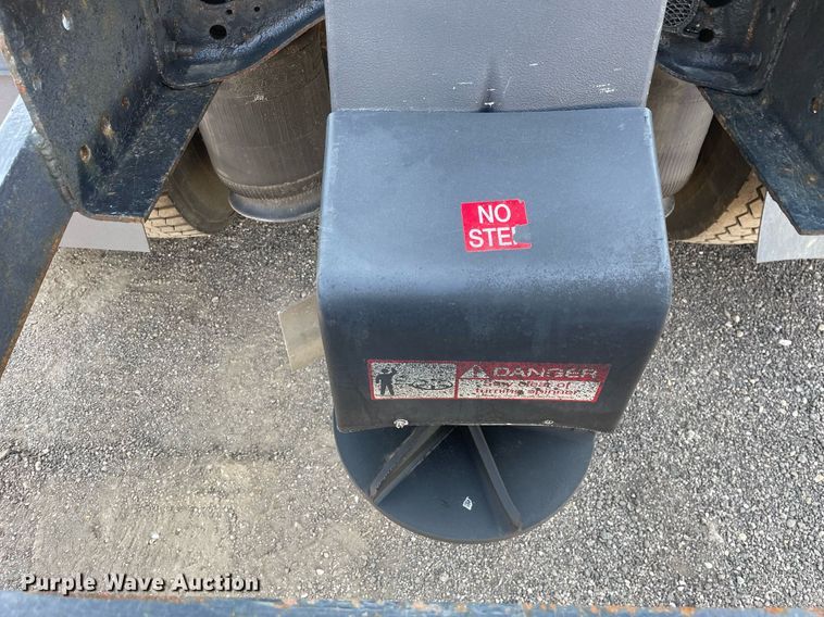 image for item DS8865 2004 International 4300  spreader truck