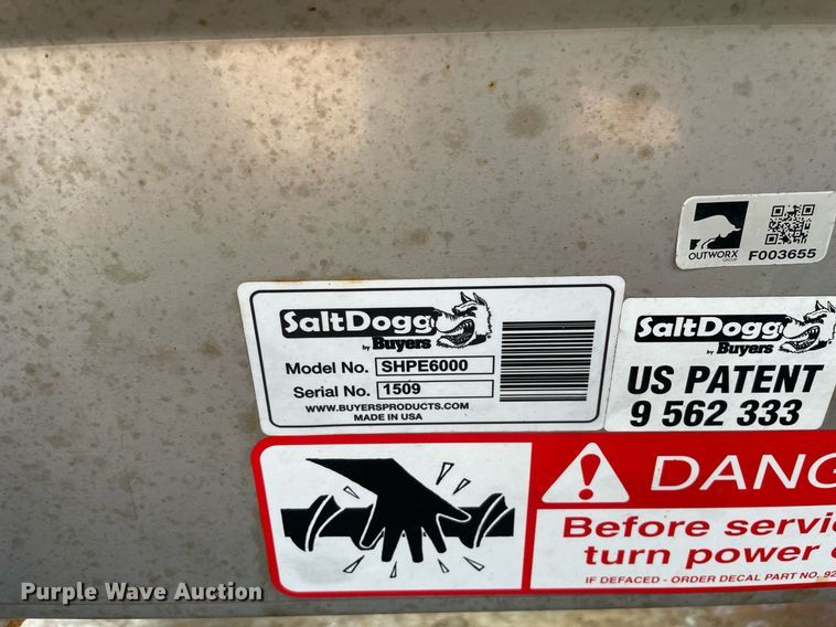 image for item DS8865 2004 International 4300  spreader truck