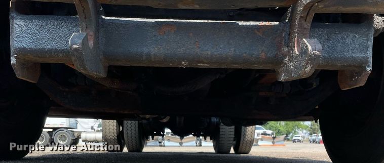 image for item DS8865 2004 International 4300  spreader truck