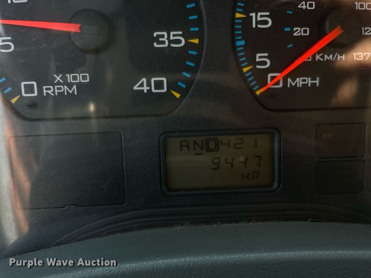 image for item DS8865 2004 International 4300  spreader truck