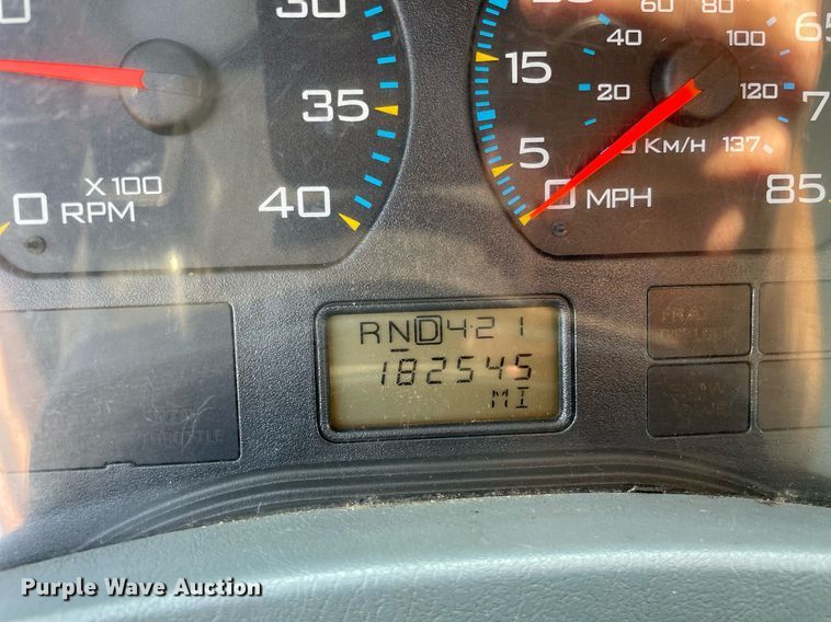 image for item DS8865 2004 International 4300  spreader truck