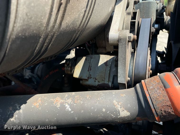 image for item DS8865 2004 International 4300  spreader truck