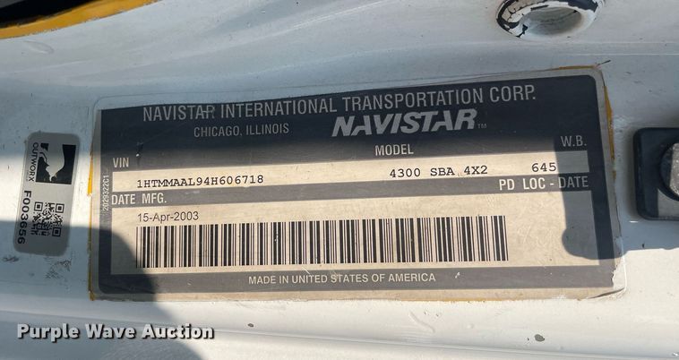 image for item DS8865 2004 International 4300  spreader truck