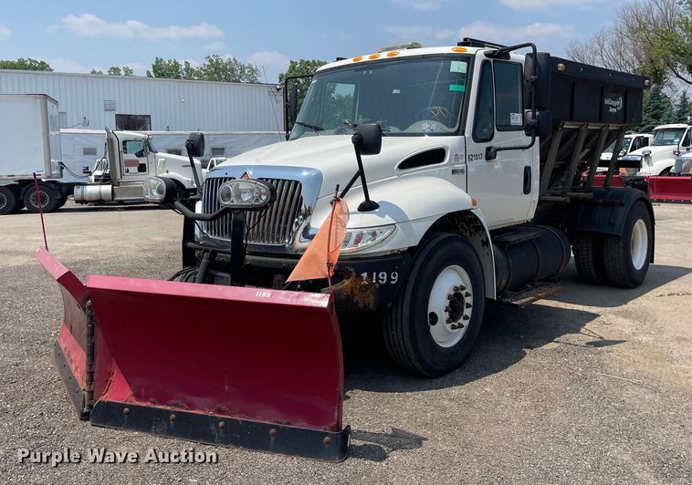 image for item DS8911 2013 International DuraStar 4300  spreader truck