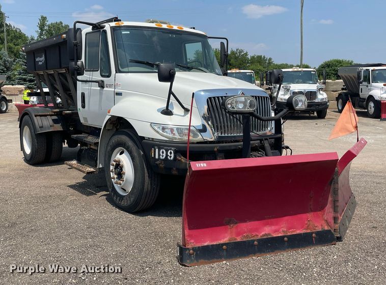 image for item DS8911 2013 International DuraStar 4300  spreader truck