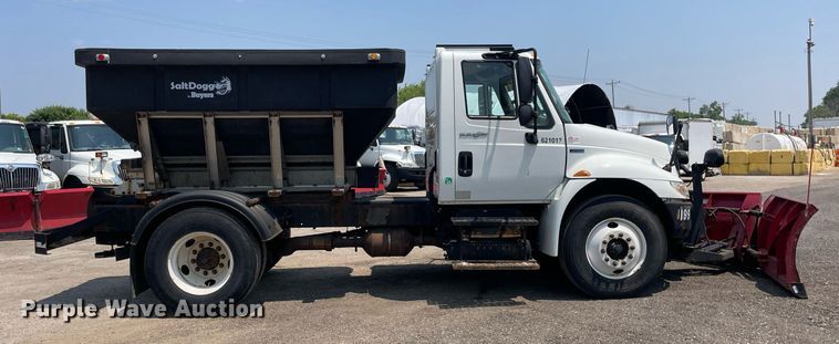 image for item DS8911 2013 International DuraStar 4300  spreader truck