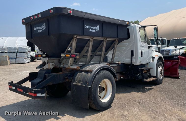 image for item DS8911 2013 International DuraStar 4300  spreader truck