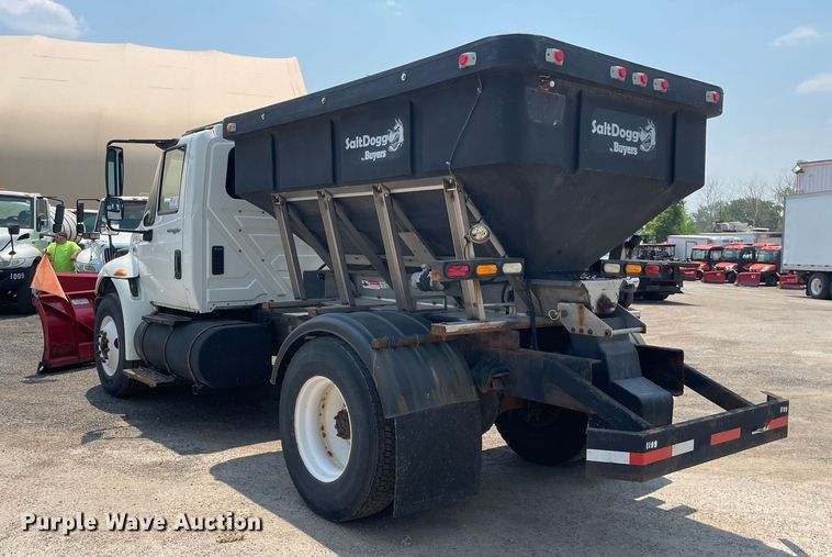 image for item DS8911 2013 International DuraStar 4300  spreader truck