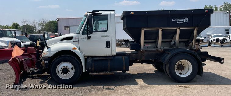 image for item DS8911 2013 International DuraStar 4300  spreader truck