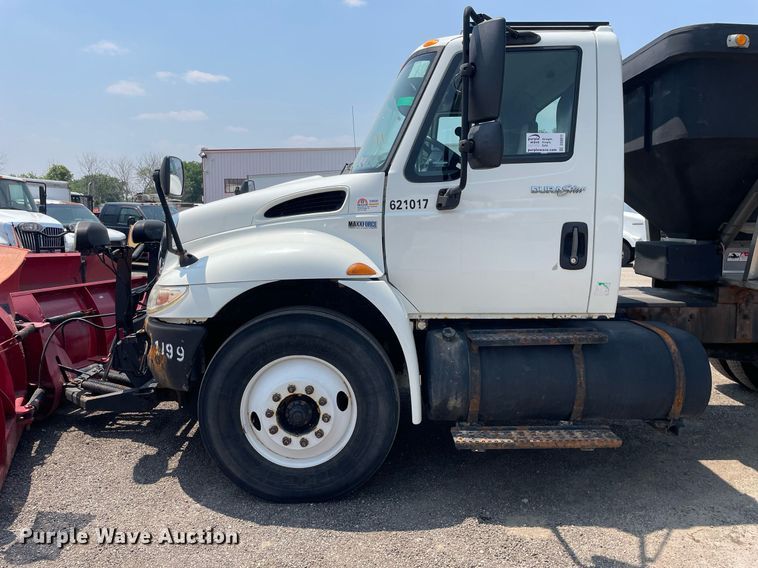 image for item DS8911 2013 International DuraStar 4300  spreader truck