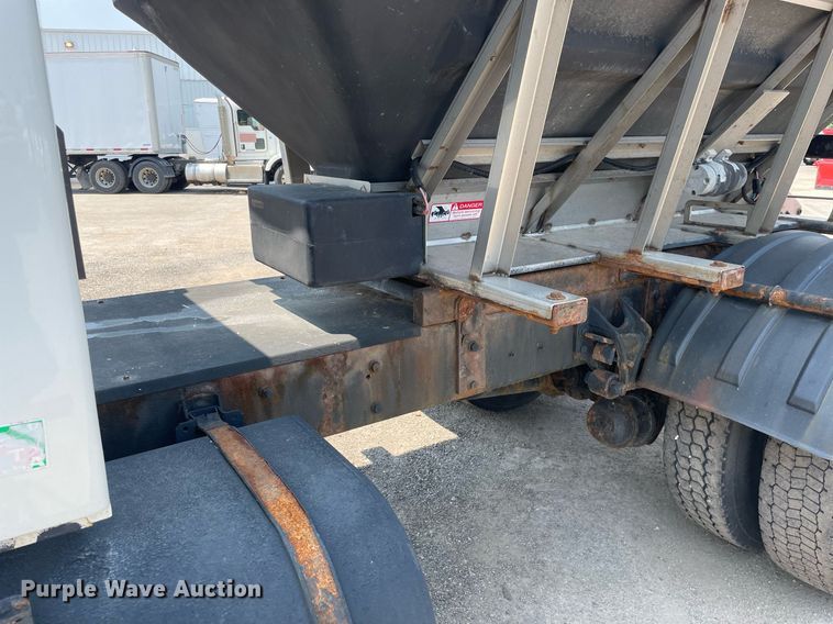 image for item DS8911 2013 International DuraStar 4300  spreader truck