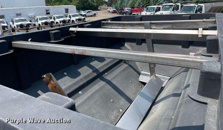 image for item DS8911 2013 International DuraStar 4300  spreader truck