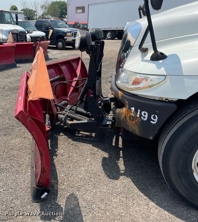 image for item DS8911 2013 International DuraStar 4300  spreader truck