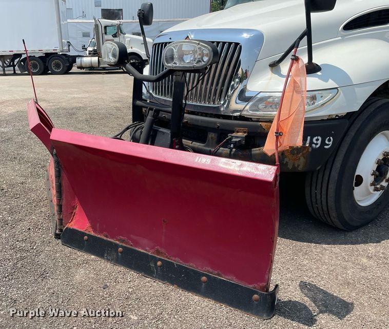 image for item DS8911 2013 International DuraStar 4300  spreader truck