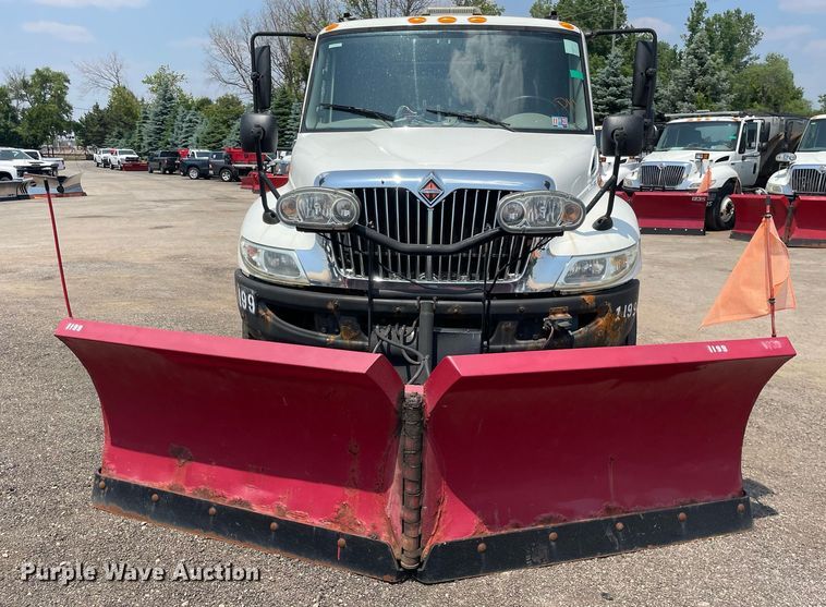 image for item DS8911 2013 International DuraStar 4300  spreader truck