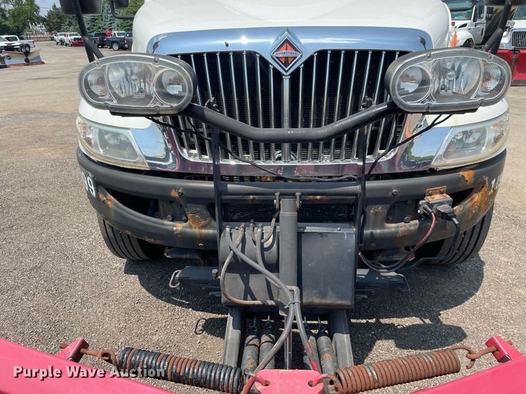 image for item DS8911 2013 International DuraStar 4300  spreader truck