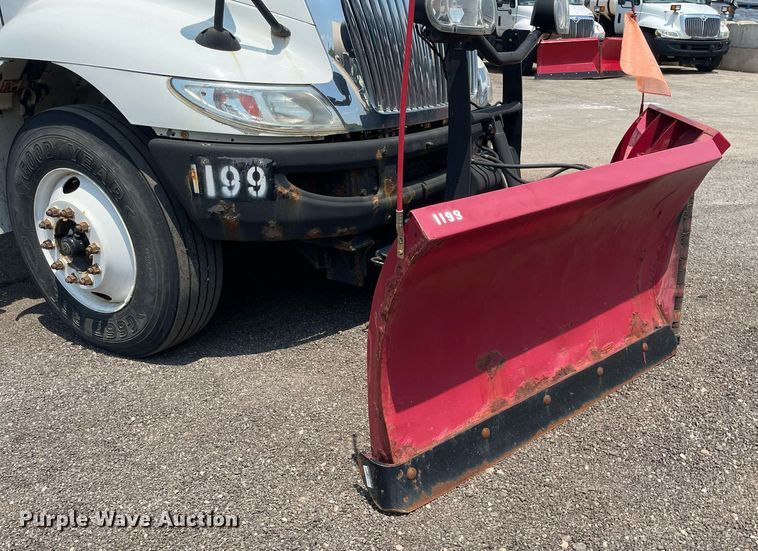 image for item DS8911 2013 International DuraStar 4300  spreader truck