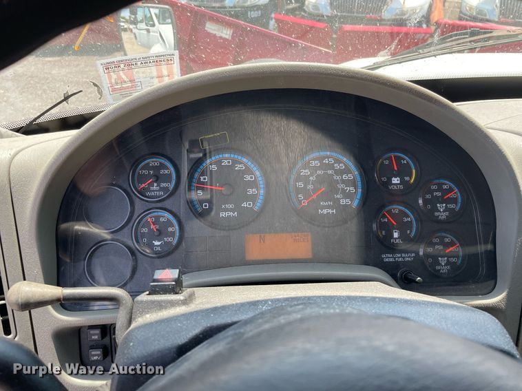 image for item DS8911 2013 International DuraStar 4300  spreader truck