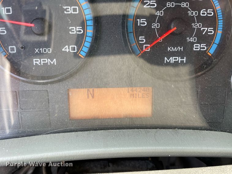 image for item DS8911 2013 International DuraStar 4300  spreader truck