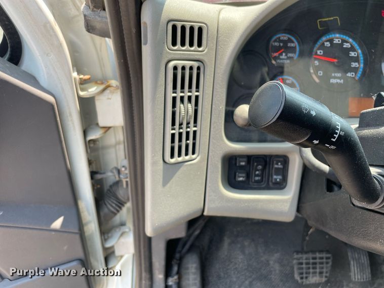 image for item DS8911 2013 International DuraStar 4300  spreader truck