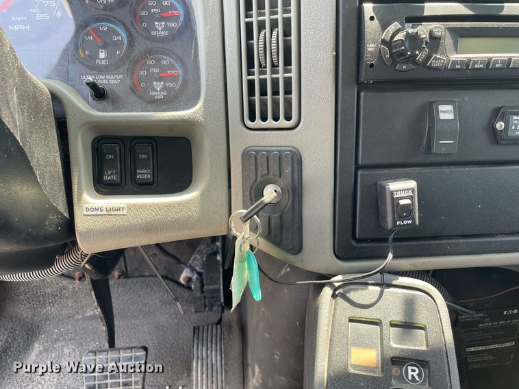 image for item DS8911 2013 International DuraStar 4300  spreader truck