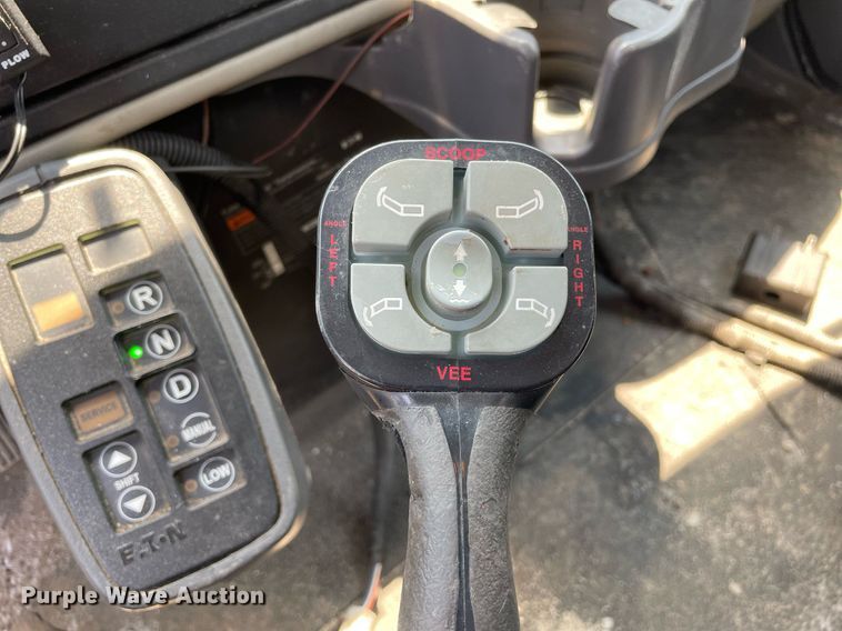 image for item DS8911 2013 International DuraStar 4300  spreader truck