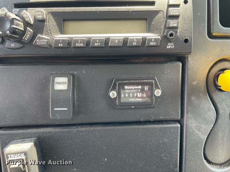 image for item DS8911 2013 International DuraStar 4300  spreader truck