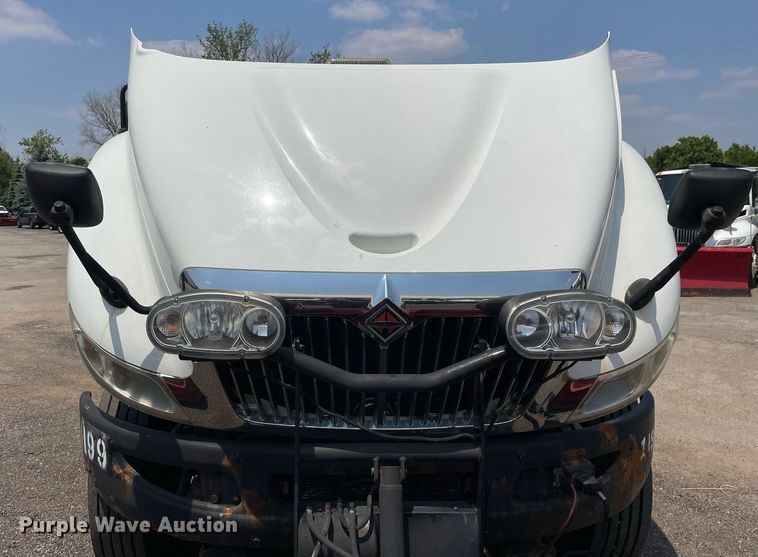 image for item DS8911 2013 International DuraStar 4300  spreader truck