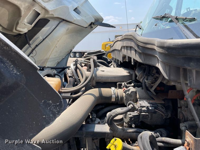 image for item DS8911 2013 International DuraStar 4300  spreader truck