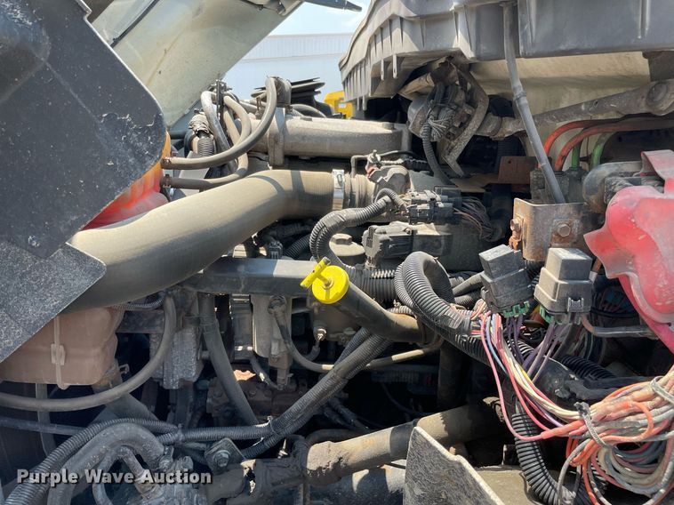 image for item DS8911 2013 International DuraStar 4300  spreader truck