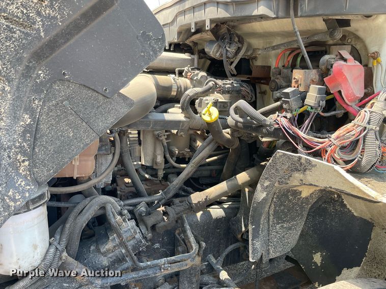 image for item DS8911 2013 International DuraStar 4300  spreader truck