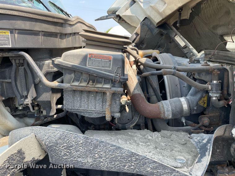 image for item DS8911 2013 International DuraStar 4300  spreader truck