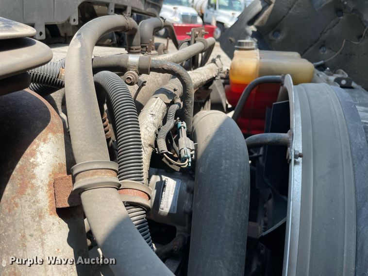 image for item DS8911 2013 International DuraStar 4300  spreader truck