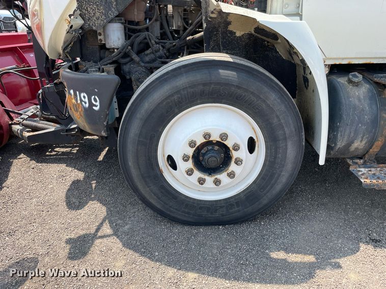 image for item DS8911 2013 International DuraStar 4300  spreader truck