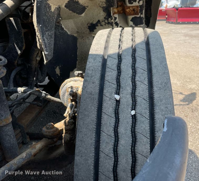 image for item DS8911 2013 International DuraStar 4300  spreader truck