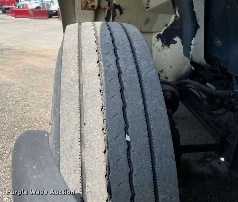 image for item DS8911 2013 International DuraStar 4300  spreader truck