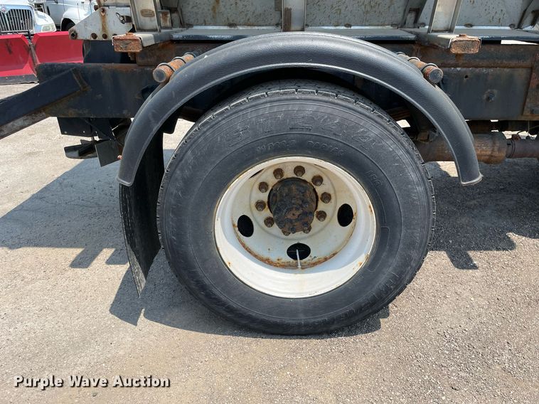 image for item DS8911 2013 International DuraStar 4300  spreader truck