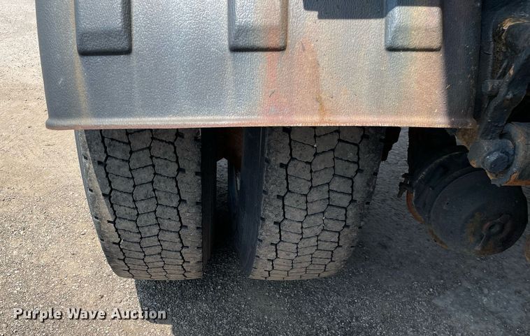 image for item DS8911 2013 International DuraStar 4300  spreader truck