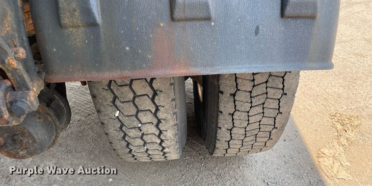 image for item DS8911 2013 International DuraStar 4300  spreader truck